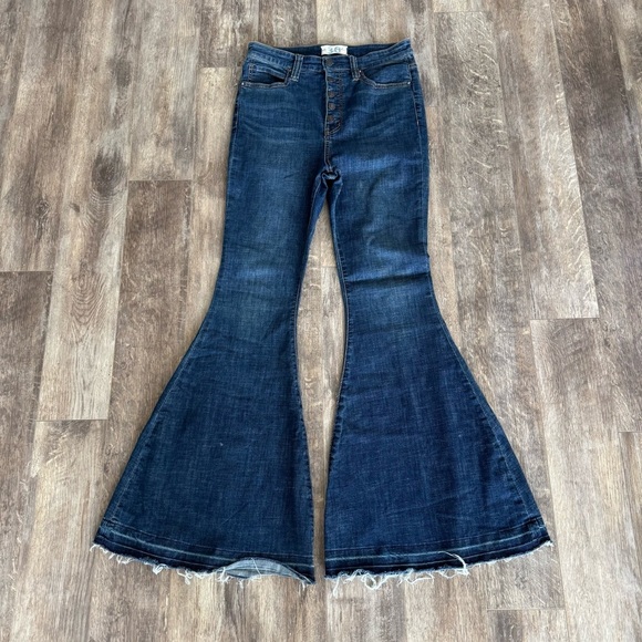 We The Free Irreplaceable Exaggerated Flare High Rise Button Fly Jeans - Picture 7 of 7